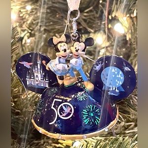 Disney Parks WDW 50th Anniversary Mickey & Minnie Ornament lights up all 4 parks
